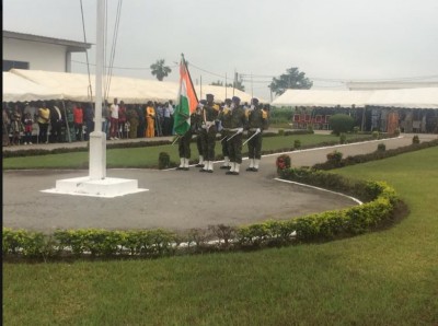 Côte d'Ivoire: FACI, la 51éme promotion d'élèves officiers active et de la 14ème promotion d'élèves médecins officiers  présentées au drapeau