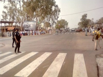 Côte d'Ivoire: Bouaké, les carrefours pris d'assaut en attente de l'arrivée de Macron, voici l'itinéraire emprunté par les chefs d'État