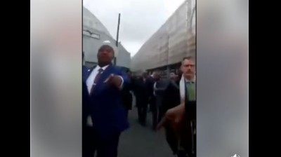 Côte d'Ivoire : Adjoumani interpellé  en pleine rue à Paris par un activiste ivoirien, la question des députés proches de Soro en prison évoquée