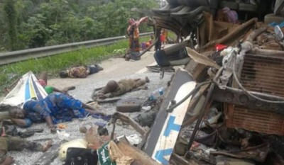 Côte d'Ivoire : Tragique accident sur l'autoroute du Nord, 1 mort et 24 blessés graves suite à une collision entre un camion et un car