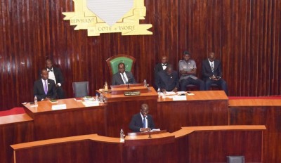 Côte d'Ivoire : Les parlementaires se donnent dix jours pour examiner et adopter le projet de loi portant révision constitutionnelle entre Abidjan et Yamoussoukro