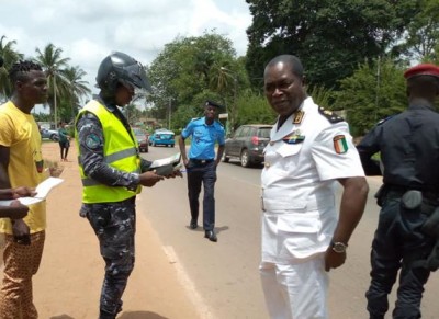 Côte d'Ivoire : Dabou,  Ange Kessi surprend des policiers et gendarmes à un point  de contrôle illégal