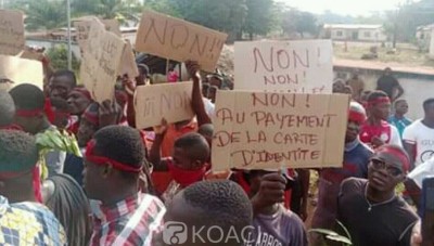 Côte d'Ivoire : Daoukro, exigeant la gratuité des CNI, des jeunes bloquent des voies d'accès à la ville