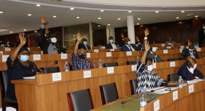 Côte d'Ivoire : Adoption du Projet de loi de la révision du Code électoral, minute de silence en mémoire de Dominique Adie