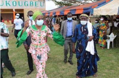 Côte d'Ivoire : Devant Ly Ramata, la chefferie et les associations des femmes  de Zoukougbeu expriment leur soutien à la candidature de Gon