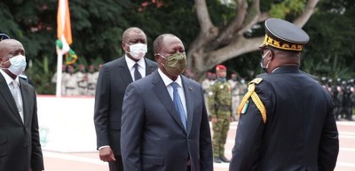 Côte d'Ivoire : 60ème anniversaire de l'indépendance, une prise d'armes a eu lieu au Palais présidentiel en présence de Ouattara