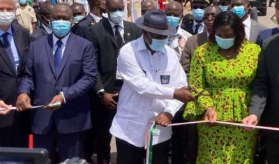 Côte d'Ivoire : Cible au Stade FHB, Ouattara inaugure un axe routier au Nord