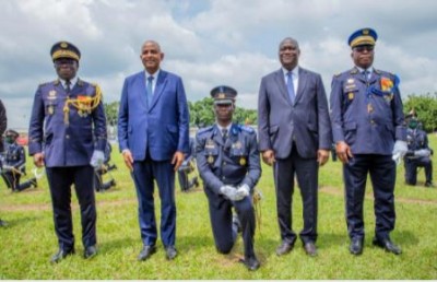 Côte d'Ivoire : Défense,  le Premier Ministre Patrick Achi remet les épaulettes à une centaine d'officiers à Yamoussoukro