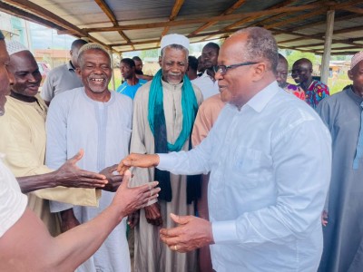 Ouégnin avec les musulmans de Bonoua ce mardi (Ph KOACI)      Côte d'Ivoire : A la veille de la Tabaski, Ouégnin aux musulmans de Bonoua « Il ne faudrait pas qu'on note un seul acte de violence dans n