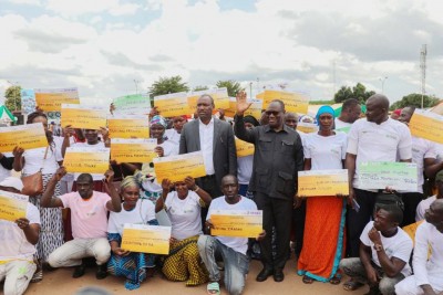 Côte d'Ivoire :    Depuis Ferké, Téné Birahima lance le programme de lutte contre la fragilité dans les zones frontalières du Nord, 12,3 milliards annoncés pour la composante insertion professionnelle