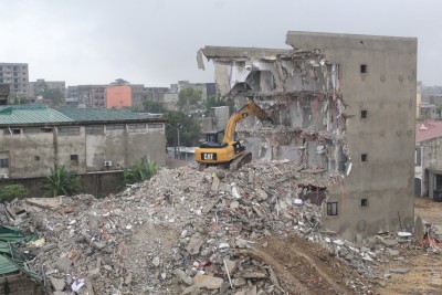 Côte d'Ivoire : Affaissement d'un immeuble à Cocody Bessikoi, les services de Bruno Koné précisent que le bâtiment était non conforme au Permis de Construire