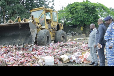 Côte d'Ivoire :   Lutte contre les fraudes, des produits prohibés d'une valeur de plus de 30 millions Fcfa détruits par le ministère du Commerce