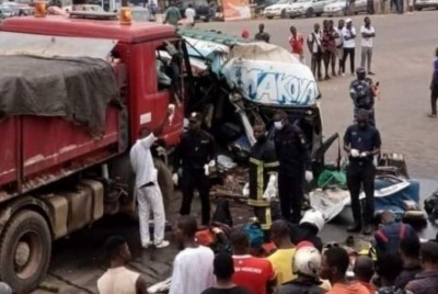 Côte d'Ivoire : Anyama, une collision entre un minicar « Gbaka » et un camion poids lourd, le bilan provisoire ferait état de 02 morts ?