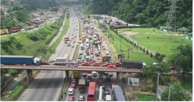 Côte d'Ivoire : Un carambolage signalé  sur l'autoroute du nord, raison de l'embouteillage dans le sens Adjamé-Yopougon, la chaussée fermée à la circulation