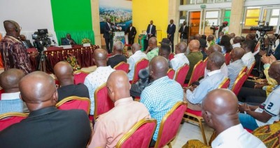 Côte d'Ivoire : Organisation de la CAN 2023, le PM Mambé met en mission artistes et anciennes gloires du sport pour la réussite de l'évènement