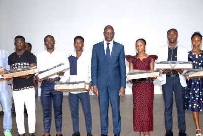 Côte d'Ivoire : 200 ordinateurs et une bibliothèque numérique de 96000 ouvrages offerts aux meilleurs étudiants