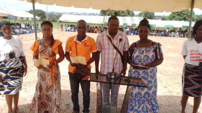 Côte d'Ivoire : Bouaké, 45 AVEC reçoivent des chèques