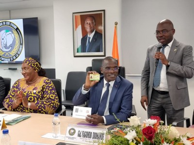 Côte d'Ivoire : Lancement officiel de l'opération d'établissement et de délivrance de la carte de service des élus et de la carte professionnelle du personnel des collectivités territoriales