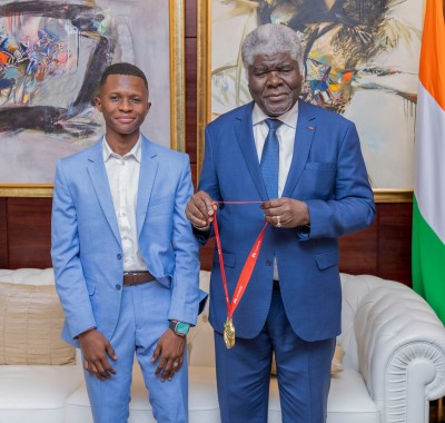 Côte d'Ivoire : Le Gouvernement octroie une bourse à l'étudiant Diakité Yacouba  pour poursuivre ses études en Tunisie après son sacre au mondiale de Huawei ICT en Chine