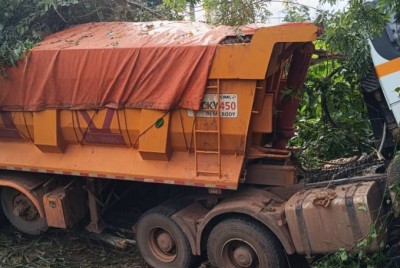 Côte d'Ivoire : Spectaculaire accident de camion sur l'axe Duekoué -Bangolo, le chauffeur somnolait