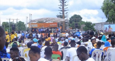 Côte d'Ivoire : Depuis Bouaké, des milliers de jeunes membres de l'UJ-RHDP déterminés à conserver le pouvoir d'État