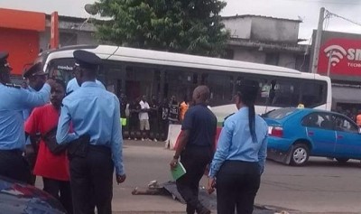 Côte d'Ivoire : Tragédie à Yopougon, la portière se détache du Gbaka avec l'apprenti qui perd la vie