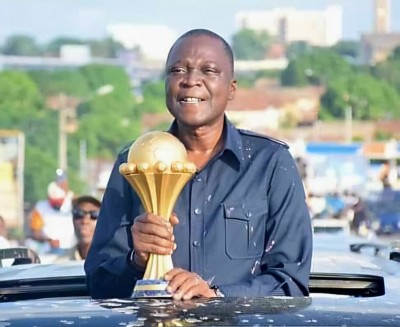 Côte d'Ivoire : Bouaké, le trophée de la CAN remporté par les Éléphants présenté aux populations par le maire Amadou Koné