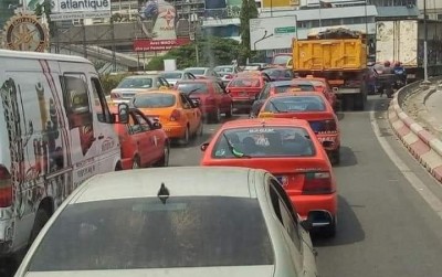 Côte d'Ivoire : Tragédie au pont De Gaulle, un homme gare son véhicule et se jette dans la lagune