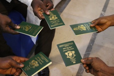 Côte d'Ivoire : Le gouvernement remet 269 passeports aux anciens réfugiés ivoiriens qui ont choisi de résider au Liberia