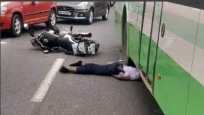 Côte d'Ivoire : Drame à Adjamé, un policier à moto percuté par un véhicule personnel se fait écraser par un bus