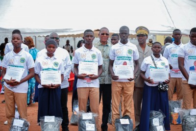 Côte d'Ivoire : Bagoué, Bruno Koné s'engage pour la promotion de l'excellence en milieu, plusieurs élèves reçoivent des bourses d'études