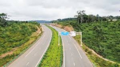 Cameroun : Autoroute Yaoundé-Douala en construction, le Minat suspend la circulation des poids lourds