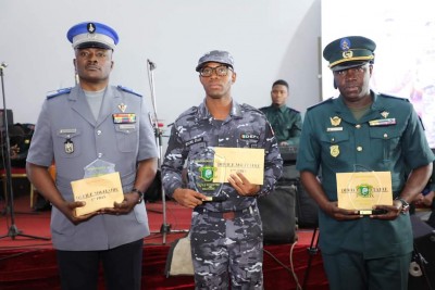 Côte d'Ivoire : Indépendance 2024, le premier prix du défilé pédestre militaire, remporté par l'École de Gendarmerie d'Abidjan