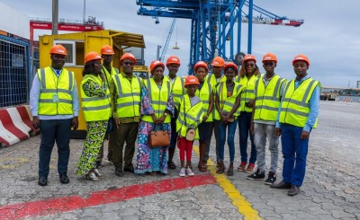 Côte d'Ivoire :  Les meilleurs élèves de la commune de Port-Bouët visitent Abidjan Terminal