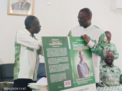 Côte d'Ivoire : Présidentielle 2025, Tidjane Thiam reçoit son «  livre de campagne » écrit par Gnamien Yao