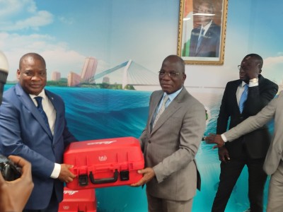 Côte d'Ivoire : Protection des côtes face aux menaces environnementales, la Banque mondiale offre du matériel d'une valeur de plus de 300 millions FCFA au CRO pour booster le projet WACA