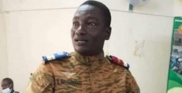 Burkina Faso Le Lieutenant Colonel Zoungrana à Nouveau Cité Dans Une