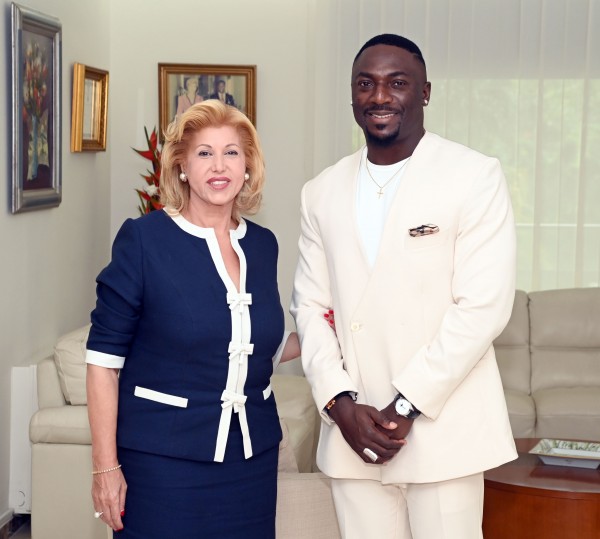 Côte d'Ivoire : Dominique Ouattara reçoit l'artiste chanteur Lionell en audience