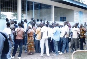 Colère et racket dans les centres dÂ’enrôlement dÂ’Abidjan