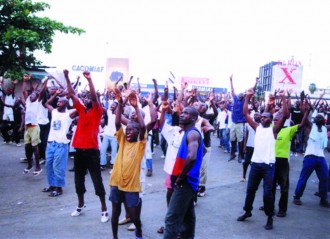 COTE DÂ’IVOIRE CINQUANTENAIRE DANS LE NOIR