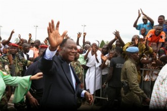 Ouattara sÂ’installe à  Yopougon, Gbagbo signe les decrets de lancement de la campagne