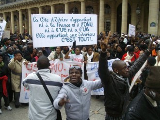 TRIBUNE: A Paris, des milliers de manifestants dénoncent le coup dÂ’Etat de Ouattara