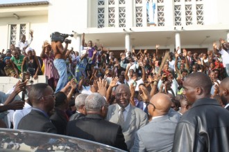 Gabon: l'opposition fait circuler une pétition en faveur de Mba Obame