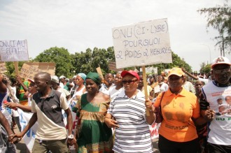 TRIBUNE CRISE CI: Bouaké : Bombardement à  lÂ’arme lourde par le camp Gbagbo : les femmes du RHDP et la société civile crient leur indignation.