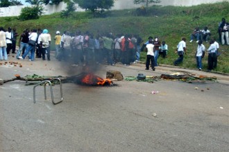 Répression policière, et gèle des cours à  lÂ’université Omar Bongo de Libreville.