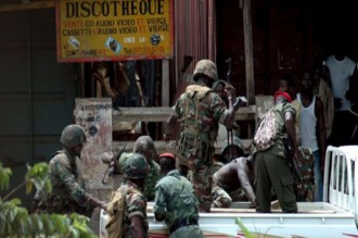 Manifestation anti-Dadis à  Conakry, des routes barricadées, un journaliste arrêtéÂ…