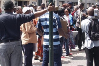 Sit in contre lÂ’arbitraire au Gabon.