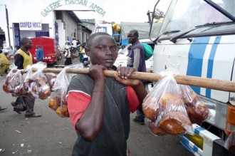 Â‘Â’Vente à  la sauvetteÂ’Â’, un commerce florissant pour les jeunes de Conakry