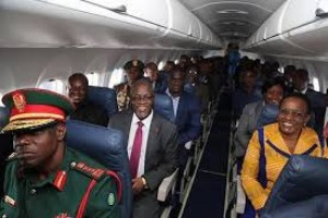 Tanzanie: John Magufuli embarque dans un vol  commercial pour faire des «économies»