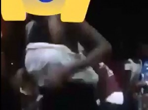 Côte d'Ivoire: Vidéo d'une maman en pleine fête avec son bébé dans un maquis